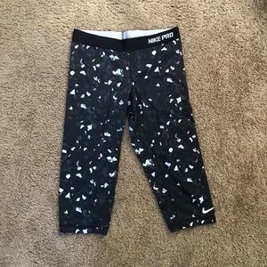 NIKE PRO leggings.
